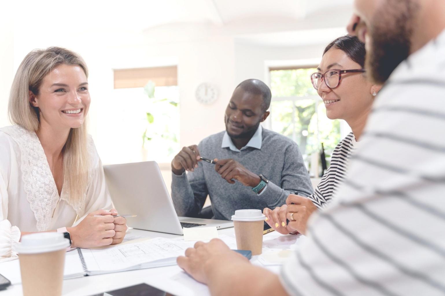 Moderne Arbeitsumgebung für Finanzautomatisierung